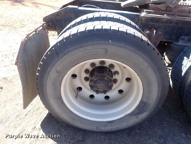 image for item DQ5019 1988 White GMC WIA  semi truck