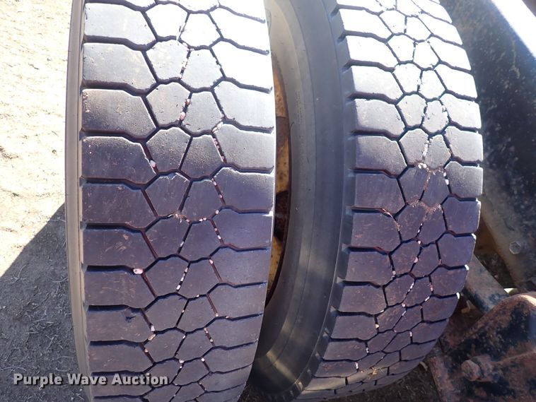 image for item DQ5019 1988 White GMC WIA  semi truck