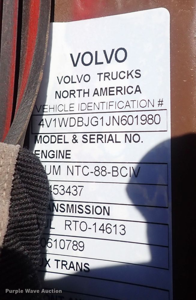 image for item DQ5019 1988 White GMC WIA  semi truck