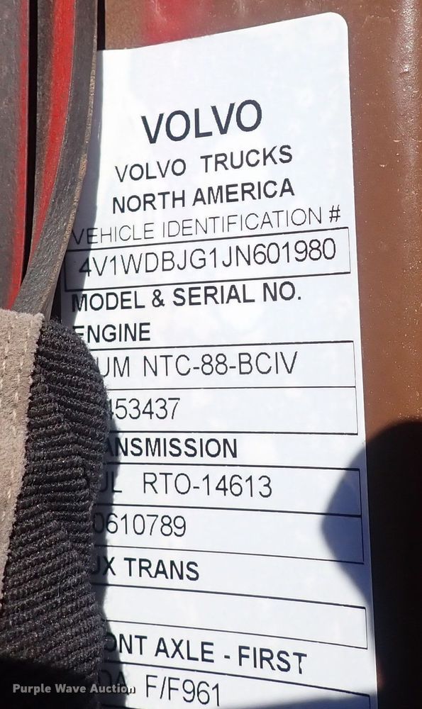 image for item DQ5019 1988 White GMC WIA  semi truck