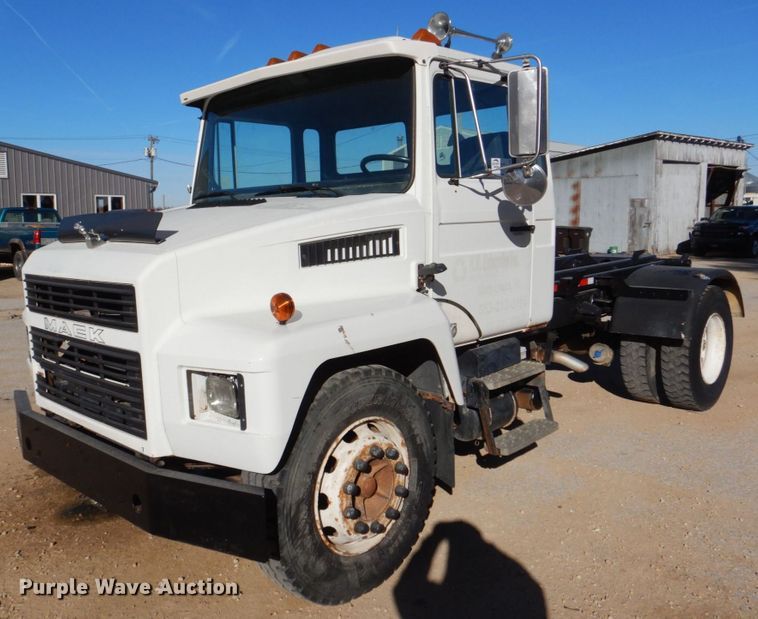 image for item DS8238 1994 Mack CS200  hook lift truck