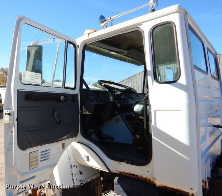 image for item DS8238 1994 Mack CS200  hook lift truck