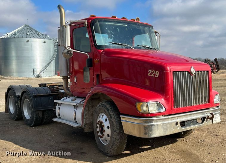 image for item ID9453 2003 International 9200i  semi truck