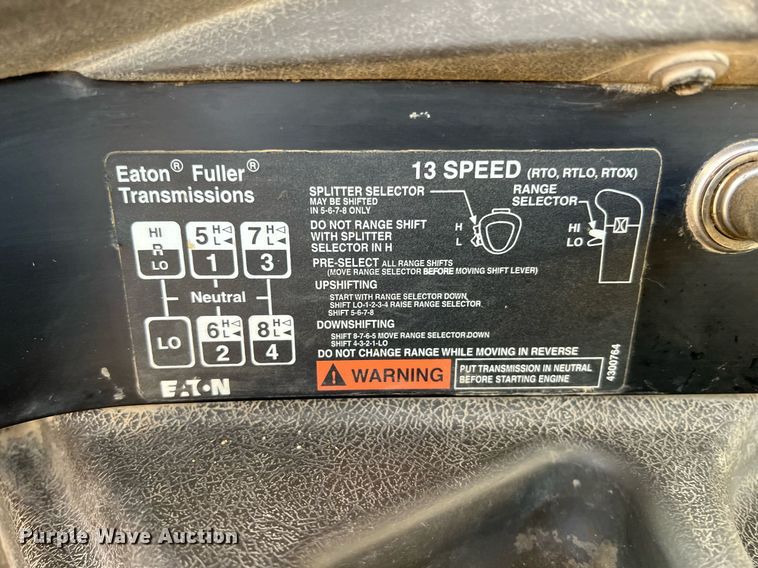 image for item ID9453 2003 International 9200i  semi truck