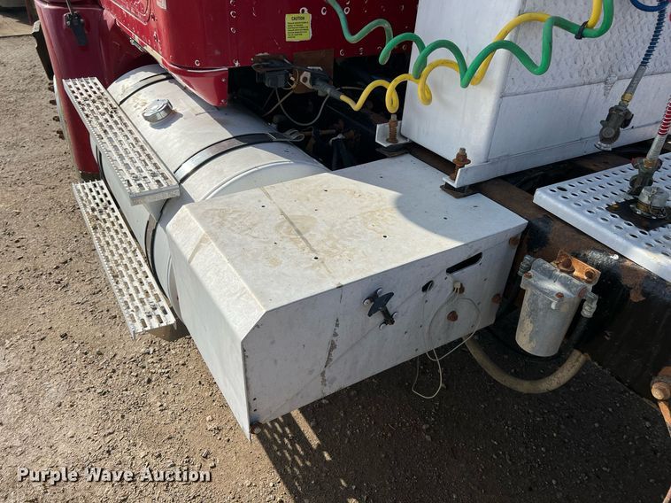 image for item ID9453 2003 International 9200i  semi truck