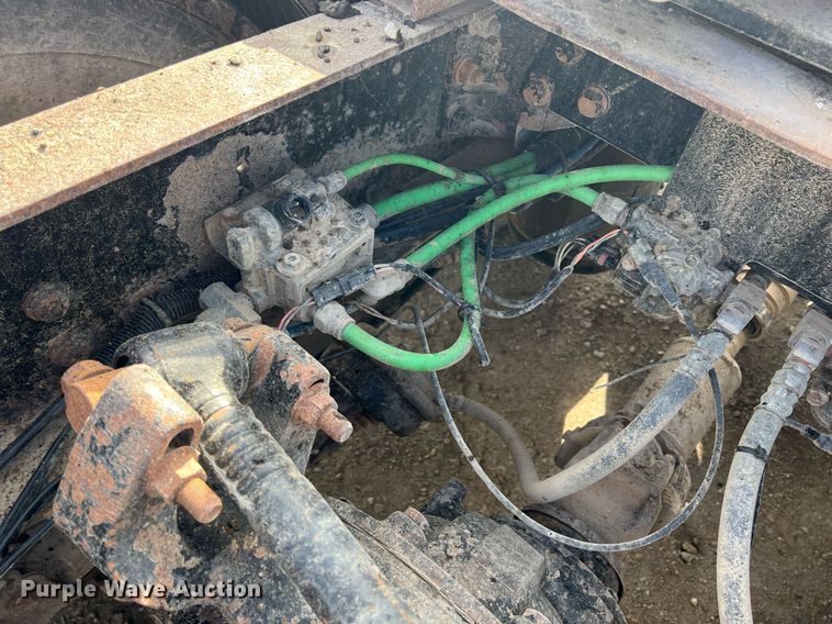 image for item ID9453 2003 International 9200i  semi truck