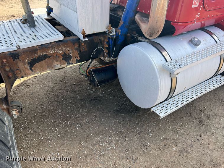 image for item ID9453 2003 International 9200i  semi truck