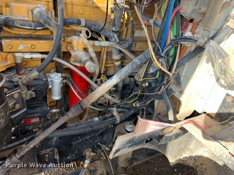 image for item ID9453 2003 International 9200i  semi truck