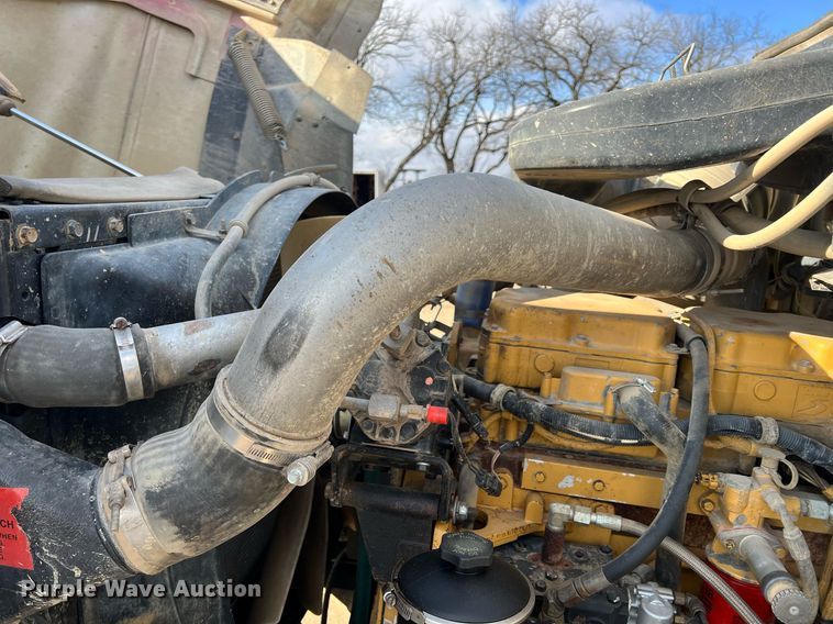 image for item ID9453 2003 International 9200i  semi truck