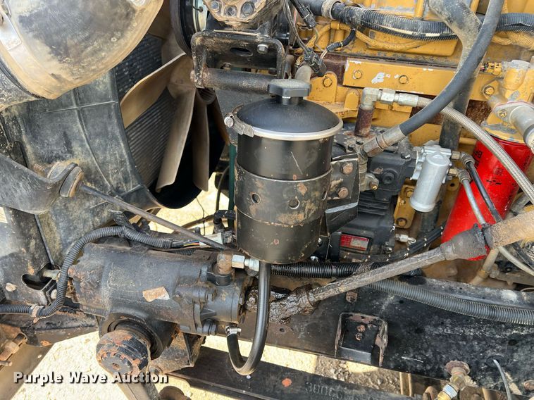 image for item ID9453 2003 International 9200i  semi truck