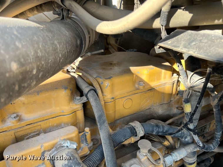 image for item ID9453 2003 International 9200i  semi truck