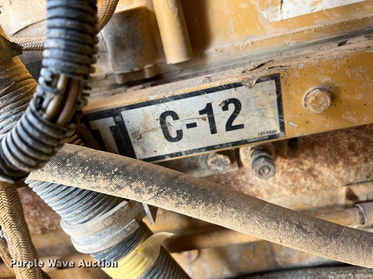 image for item ID9453 2003 International 9200i  semi truck