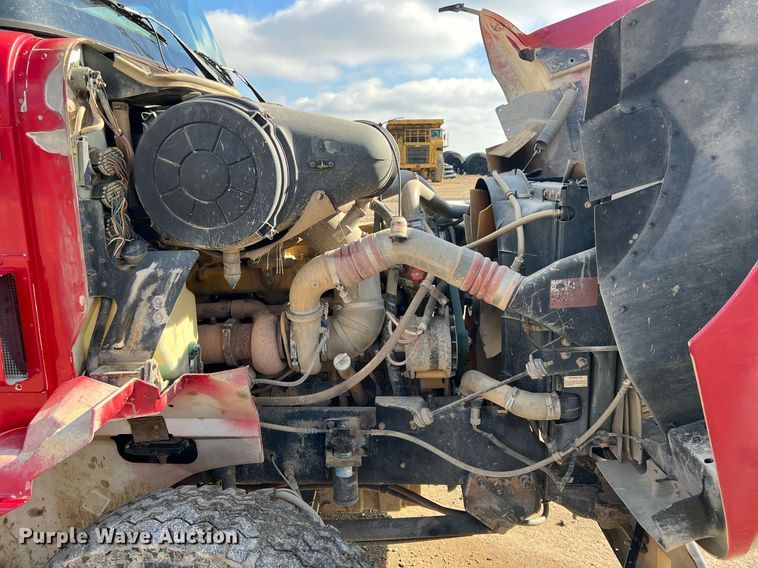 image for item ID9453 2003 International 9200i  semi truck