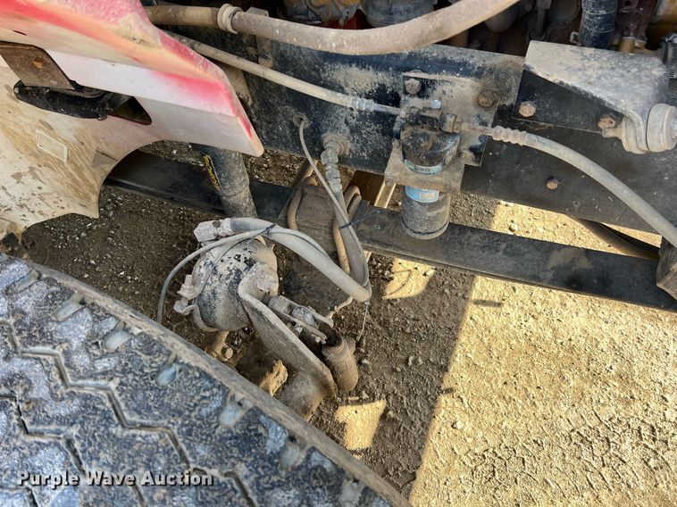 image for item ID9453 2003 International 9200i  semi truck