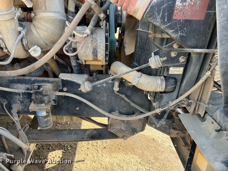 image for item ID9453 2003 International 9200i  semi truck