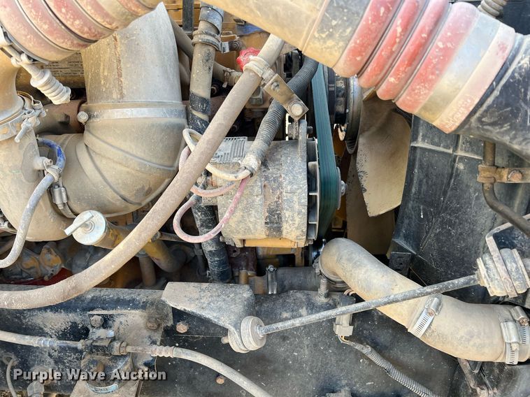 image for item ID9453 2003 International 9200i  semi truck