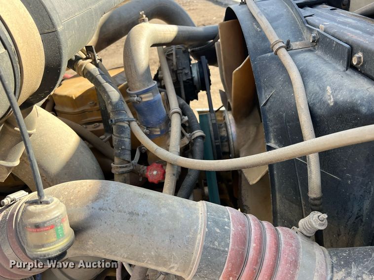 image for item ID9453 2003 International 9200i  semi truck