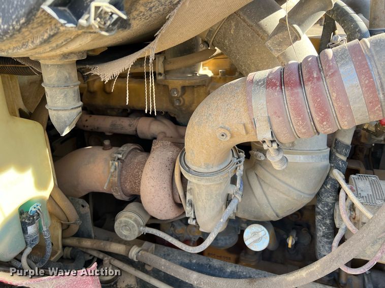 image for item ID9453 2003 International 9200i  semi truck