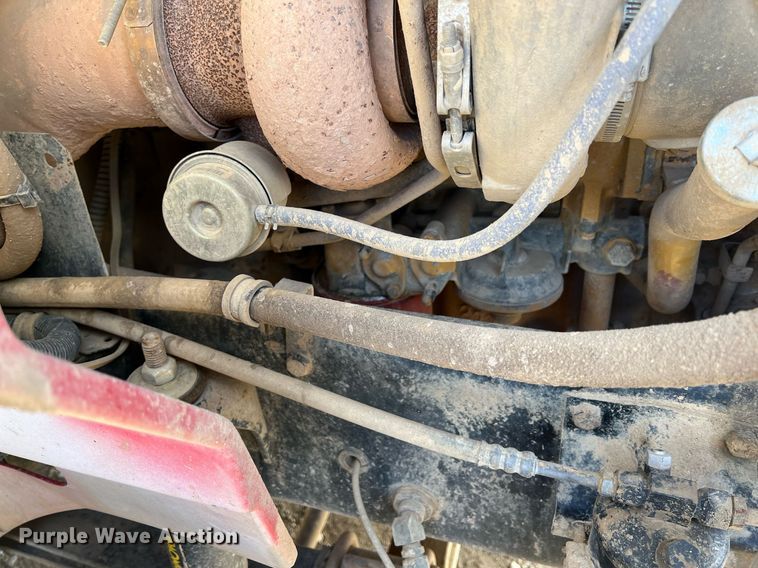 image for item ID9453 2003 International 9200i  semi truck