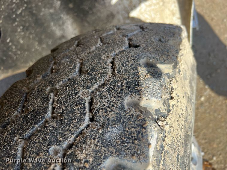 image for item ID9453 2003 International 9200i  semi truck