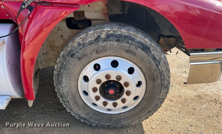 image for item ID9453 2003 International 9200i  semi truck