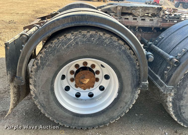 image for item ID9453 2003 International 9200i  semi truck