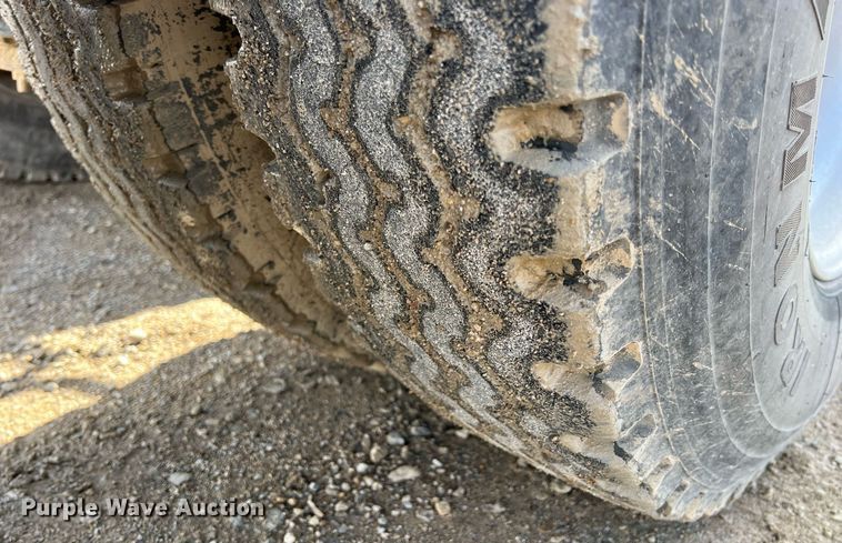 image for item ID9453 2003 International 9200i  semi truck