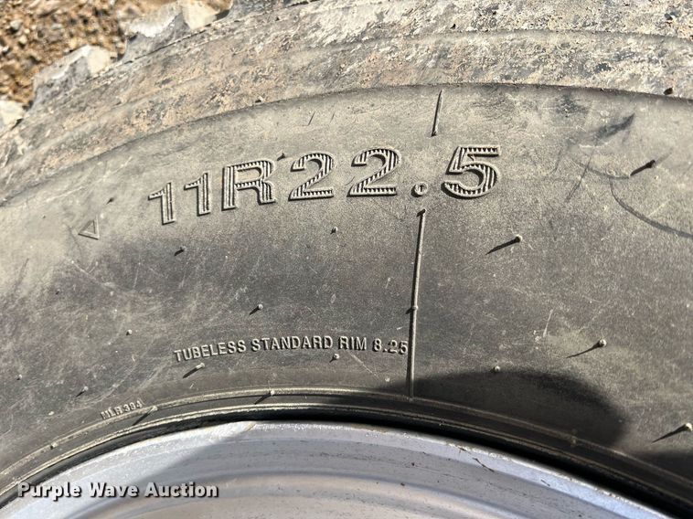 image for item ID9453 2003 International 9200i  semi truck