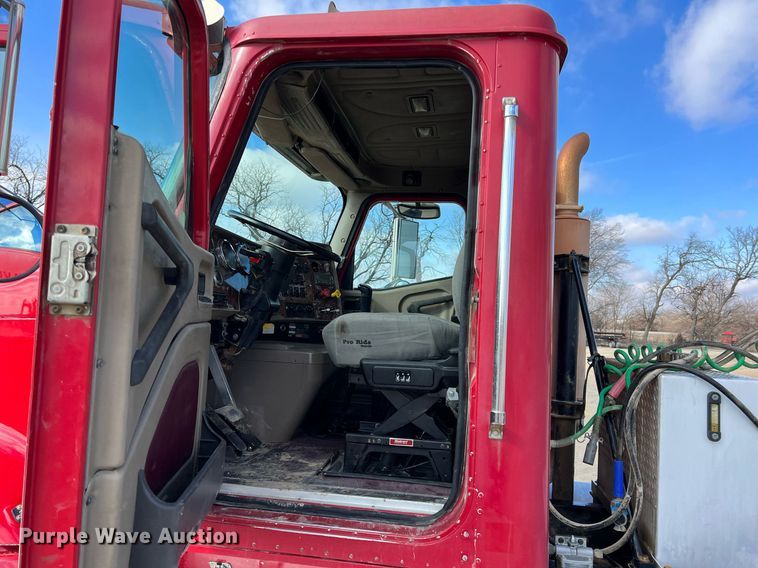 image for item ID9454 2007 International 9400i  semi truck