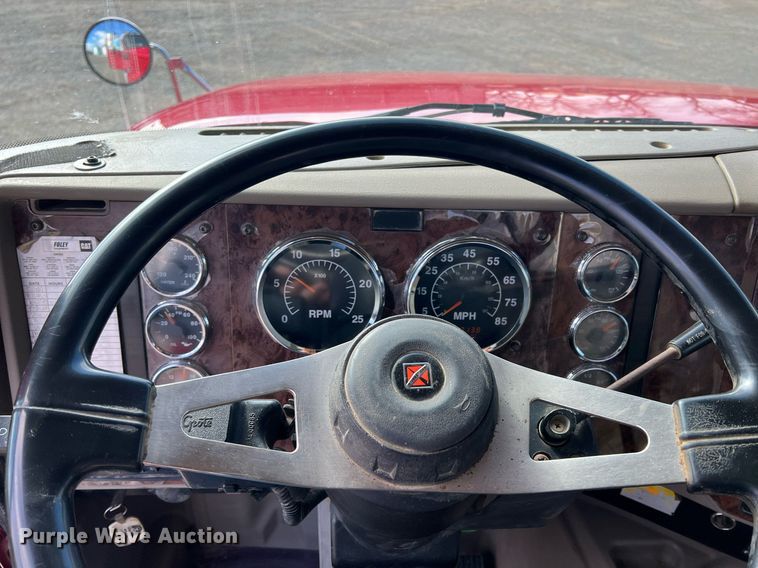 image for item ID9454 2007 International 9400i  semi truck