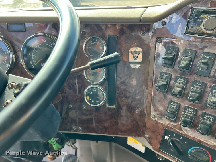 image for item ID9454 2007 International 9400i  semi truck