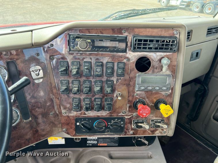 image for item ID9454 2007 International 9400i  semi truck