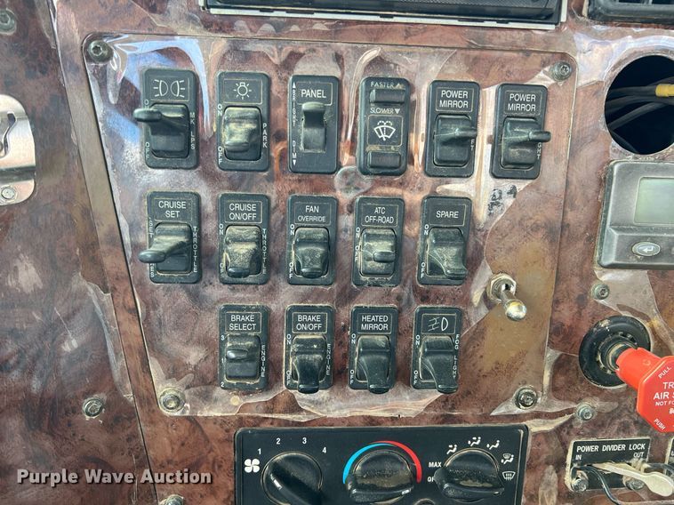 image for item ID9454 2007 International 9400i  semi truck