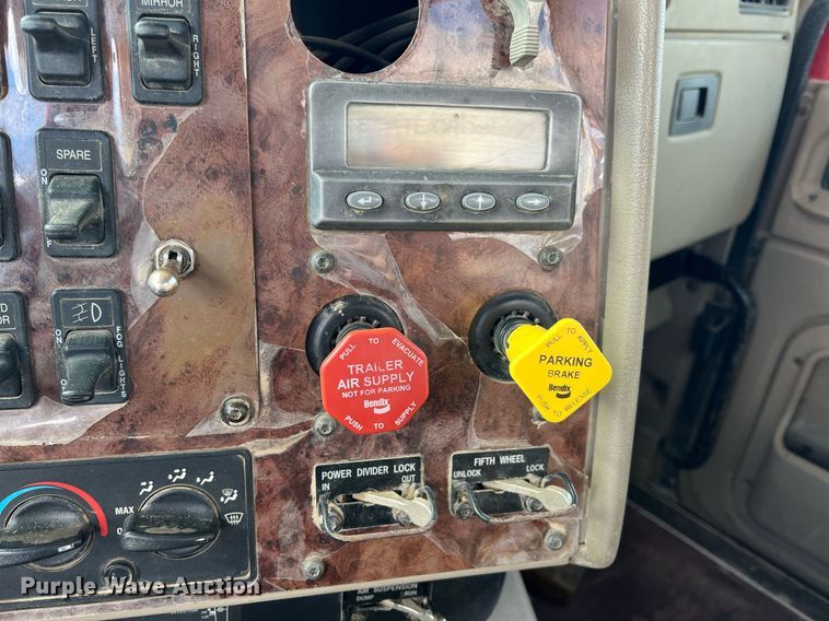 image for item ID9454 2007 International 9400i  semi truck