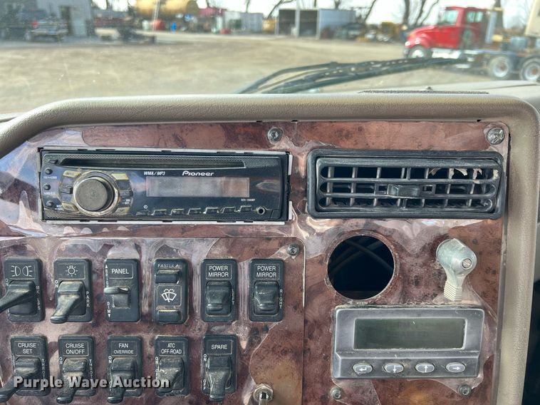 image for item ID9454 2007 International 9400i  semi truck