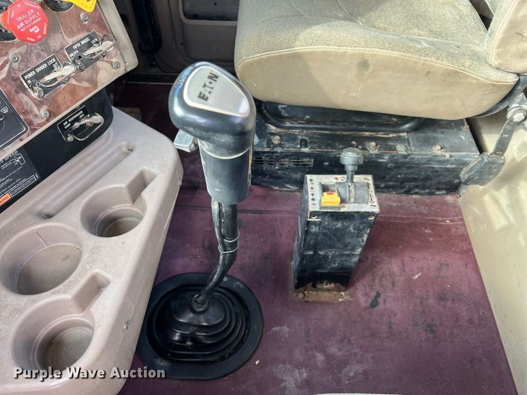 image for item ID9454 2007 International 9400i  semi truck