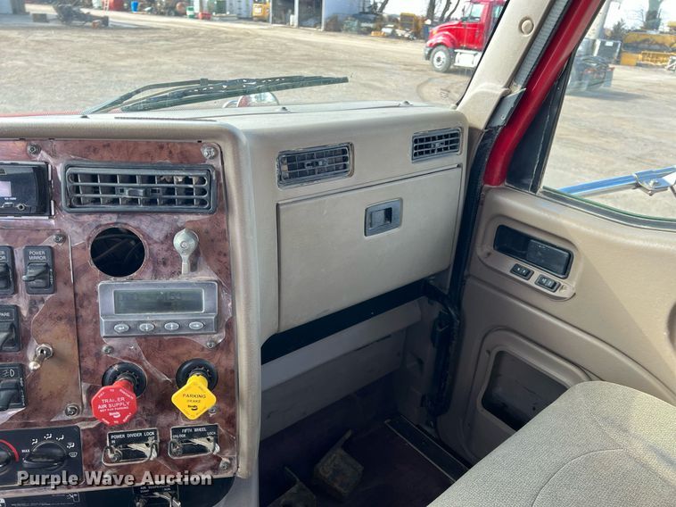 image for item ID9454 2007 International 9400i  semi truck