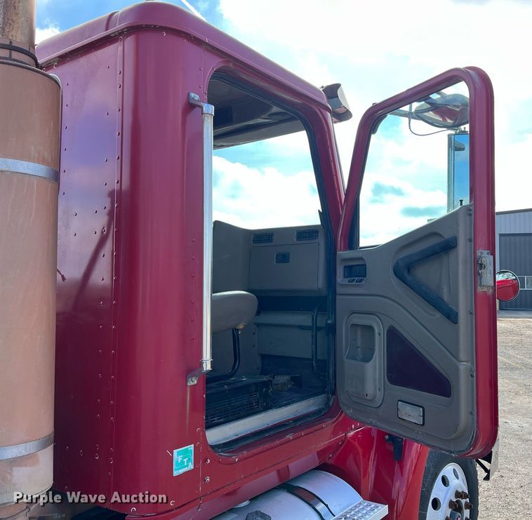 image for item ID9454 2007 International 9400i  semi truck