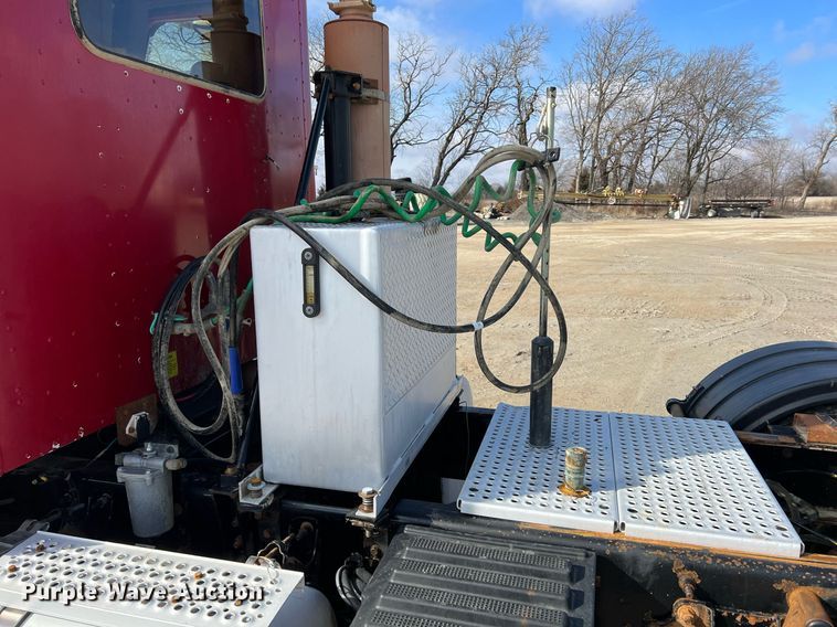 image for item ID9454 2007 International 9400i  semi truck