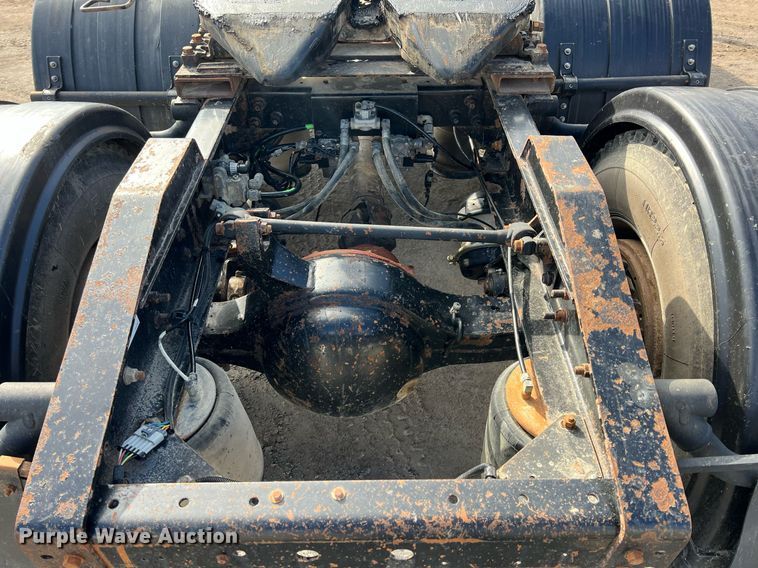 image for item ID9454 2007 International 9400i  semi truck