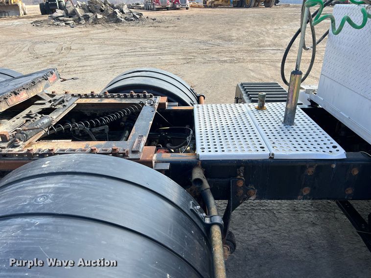 image for item ID9454 2007 International 9400i  semi truck