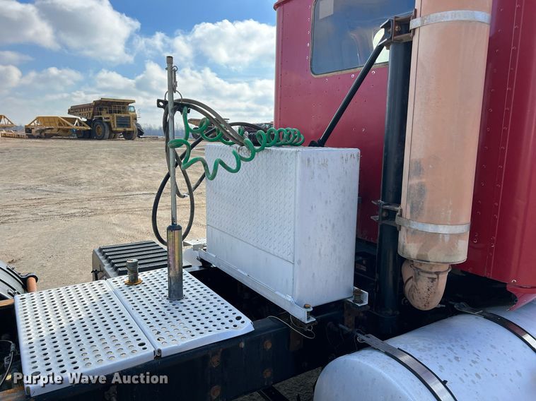 image for item ID9454 2007 International 9400i  semi truck