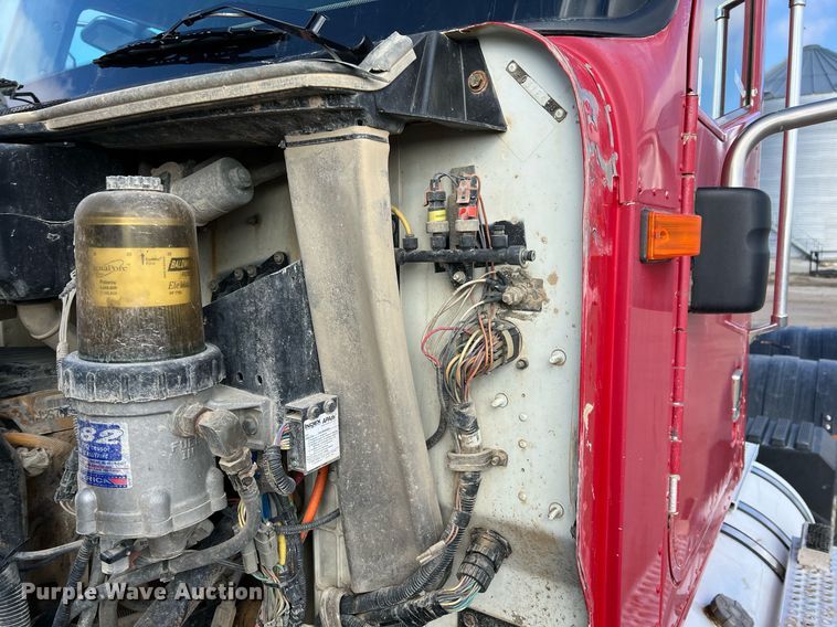 image for item ID9454 2007 International 9400i  semi truck