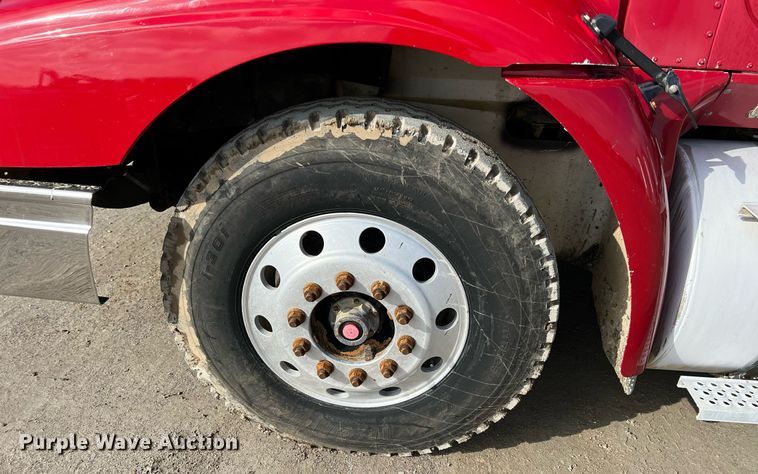 image for item ID9454 2007 International 9400i  semi truck