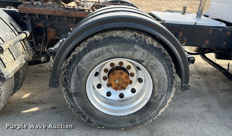 image for item ID9454 2007 International 9400i  semi truck