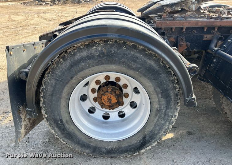 image for item ID9454 2007 International 9400i  semi truck