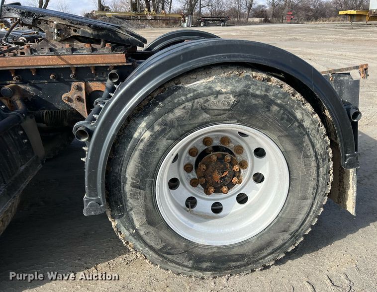 image for item ID9454 2007 International 9400i  semi truck