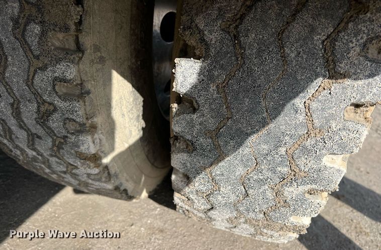 image for item ID9454 2007 International 9400i  semi truck