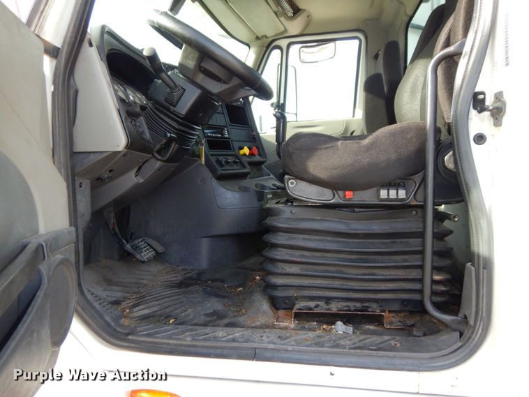 image for item JK9163 2014 International ProStar Plus 122  semi truck