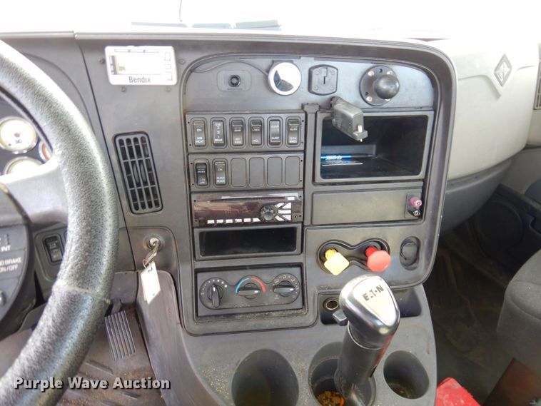 image for item JK9163 2014 International ProStar Plus 122  semi truck